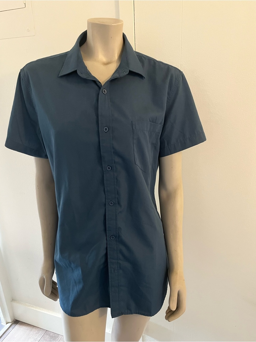 Men's Navy Blue Short-Sleeve Button-Up Shirt